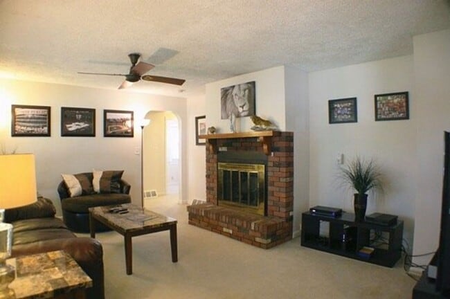Building Photo - Corner Lot Charm: Spacious 3-Bed Home with Fireplace and Prime Location