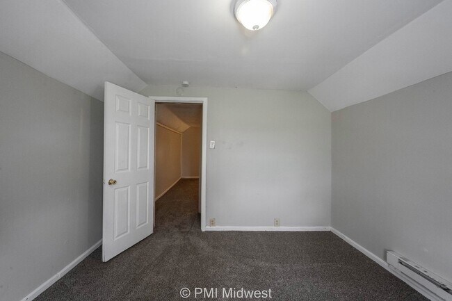Building Photo - Charming 3-Bedroom Duplex with 2 Full Baths in Indianapolis - A Must See!