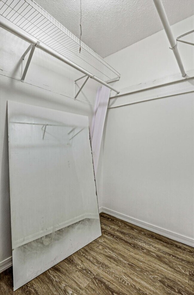 Building Photo - 4613 Sun Valley Dr