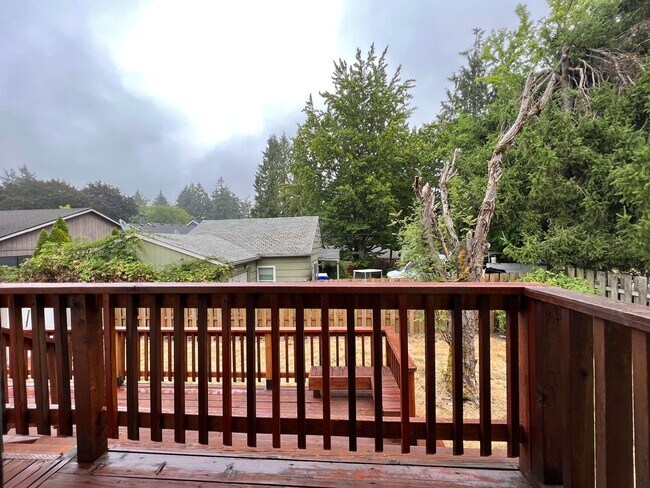 Building Photo - Outdoor Oasis: Charming 3 Bed 2 Bath House!