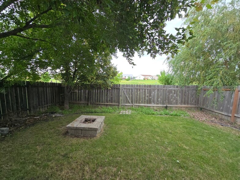 Back Yard Fire Pit - 994 38 1/2 Ave W