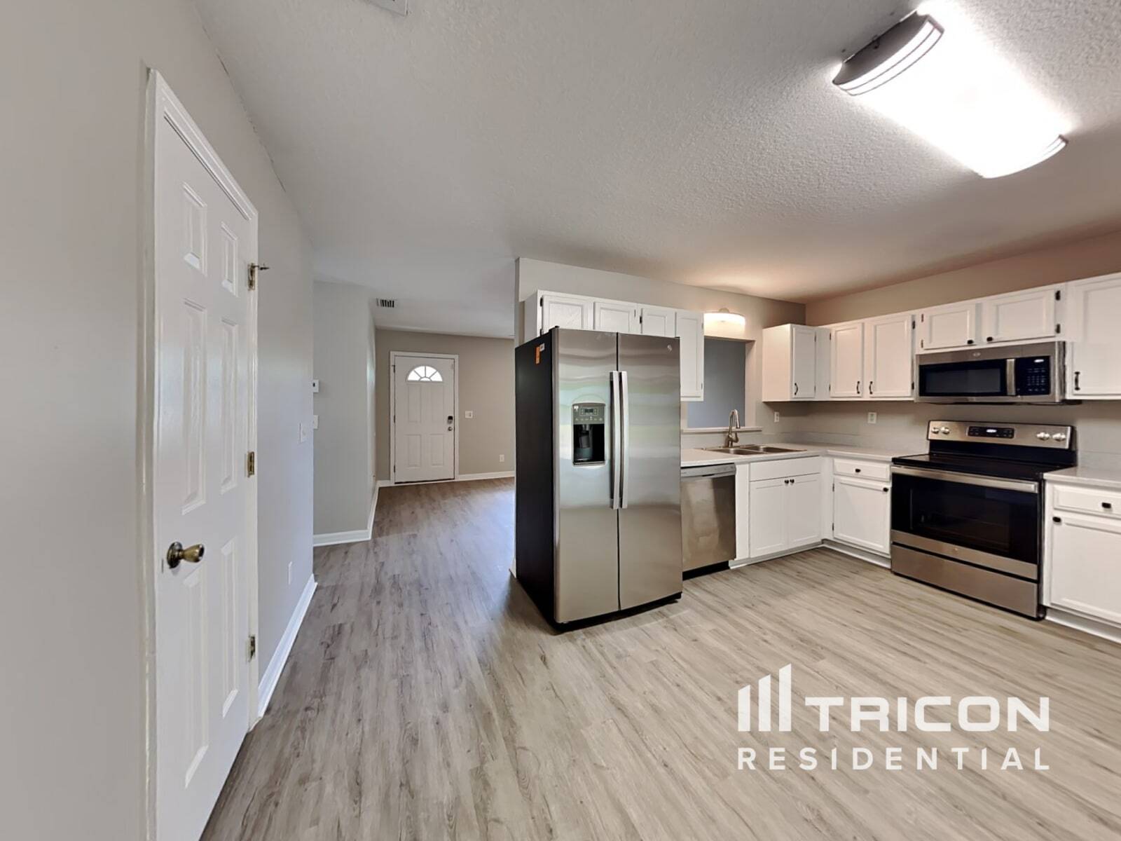 Building Photo - 1303 Eisenhower Dr