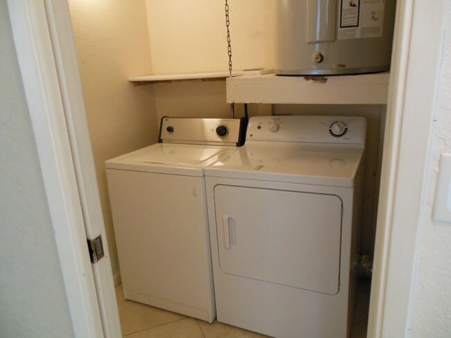 Building Photo - 500 Egret Cir