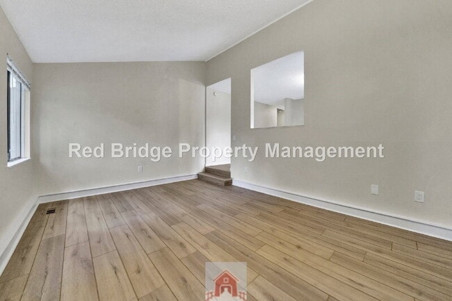 Building Photo - 17036 NE Oregon St