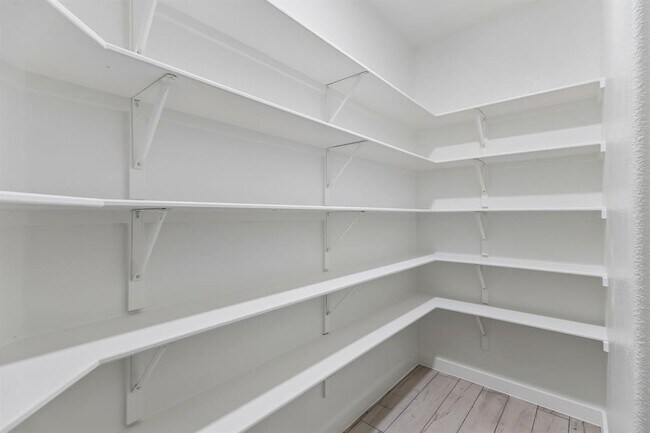 Building Photo - 501 Lone Star Dr