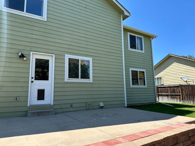 Building Photo - 3BD 3Bath Updated Home in Great Condition!