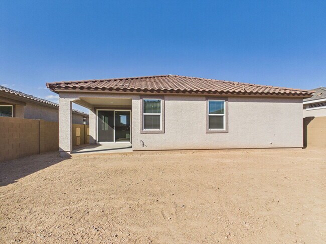 Building Photo - Brand new home with Casita
