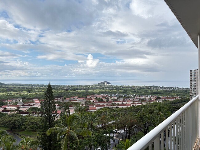 Building Photo - Makaha Valley Towers Studio