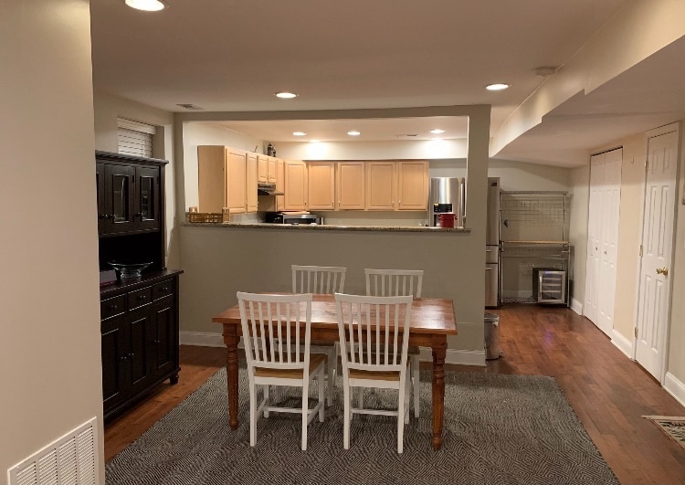 Building Photo - 216 9th St SE