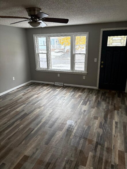 Primary Photo - 190 Aurora Ave