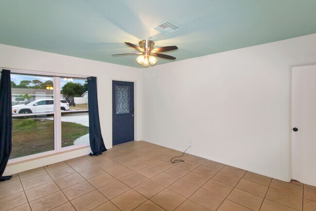 Building Photo - South Venice Annual Home for Rent