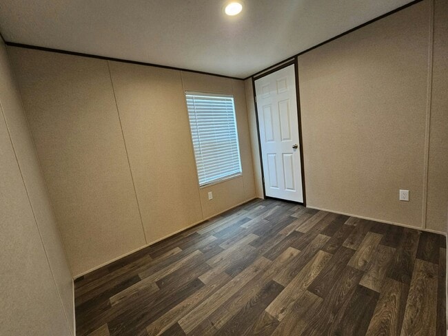 Building Photo - 1065 Myakka Dr