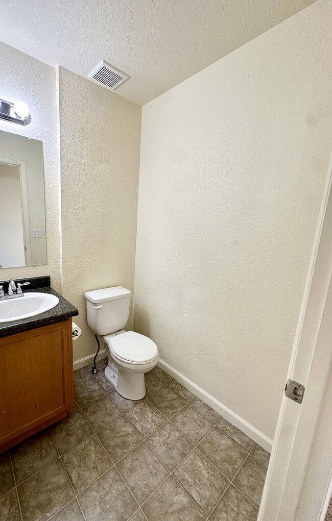 Building Photo - 204 Abby Rd