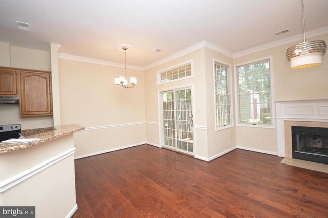 Building Photo - 112 W Park Dr