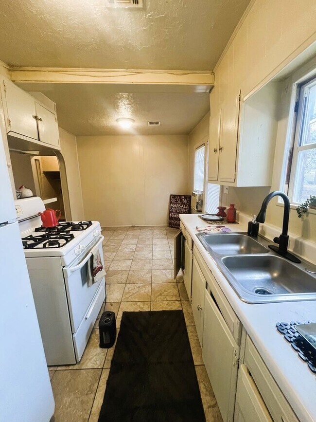 Building Photo - 1033 SW 63rd St