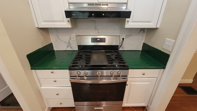 Building Photo - 3 Bedroom Close to Seneca Park