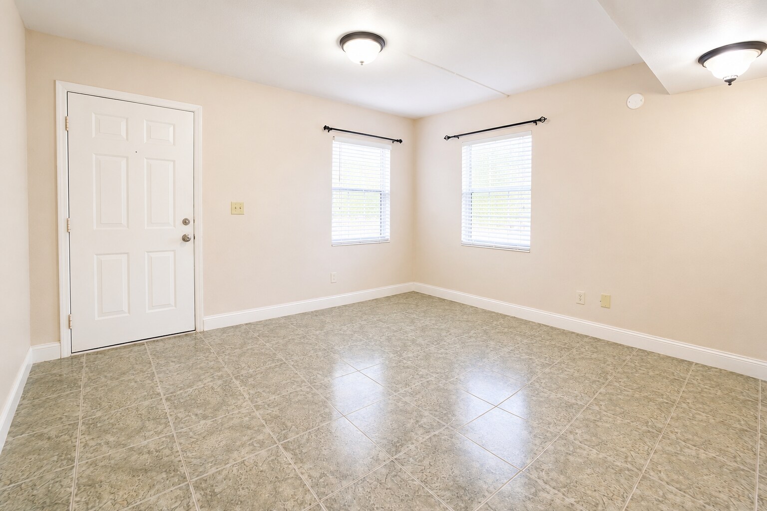 Building Photo - 7126 Waterside Dr