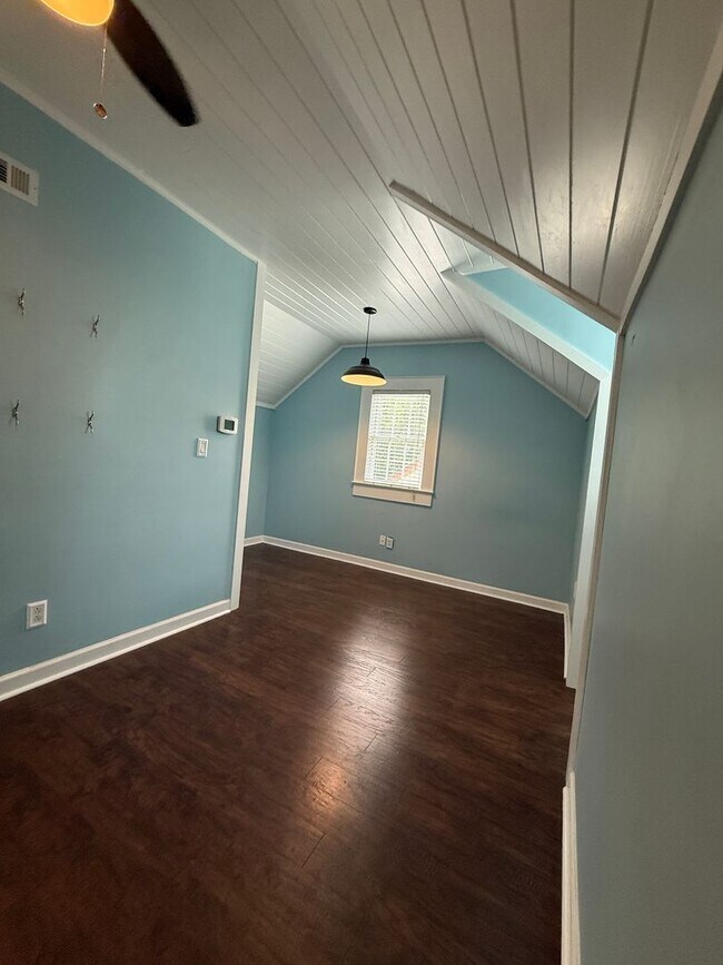 Building Photo - Gorgeous 4 Bed, 3 Bath Haymount Home