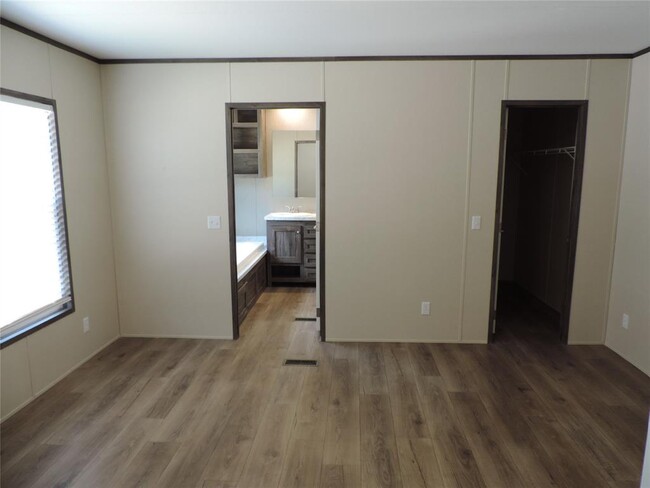 Building Photo - 1668 Fm 2518 Cleveland Tx-
