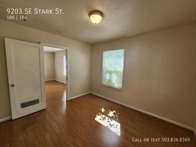 Building Photo - Cozy 1-Bedroom Duplex with Parking & Share...