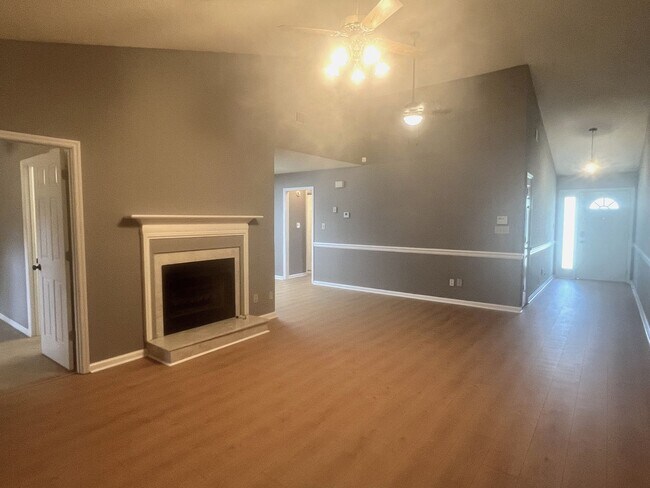 Building Photo - 113 Saddlehorn Dr