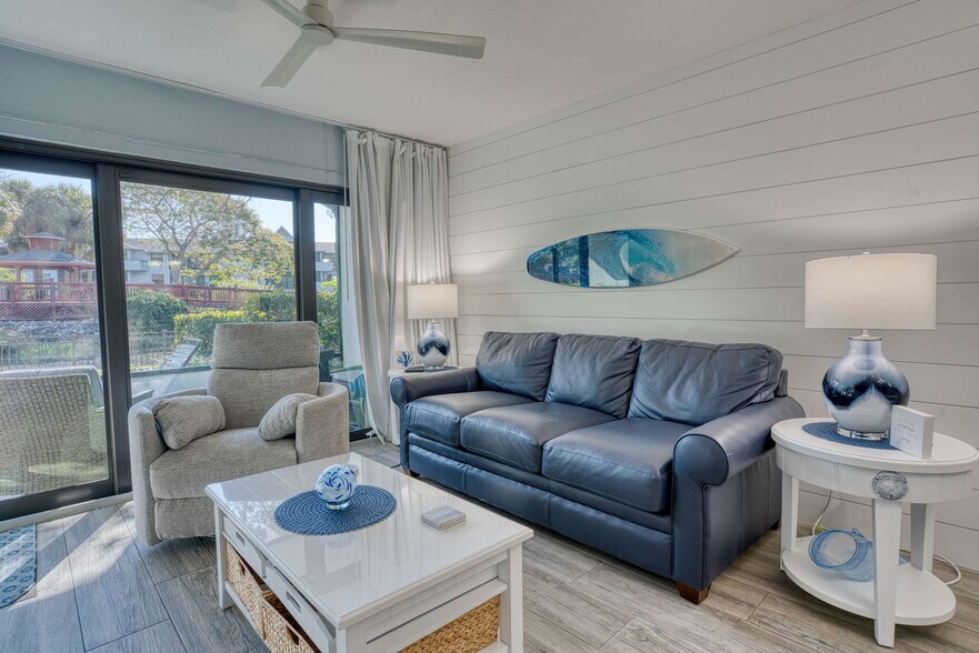 Primary Photo - 600 Neapolitan Way