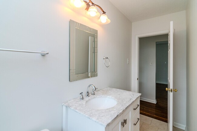 Building Photo - 282 Zandale Dr