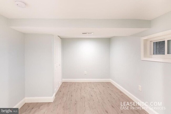 Building Photo - 624 Irving St NW