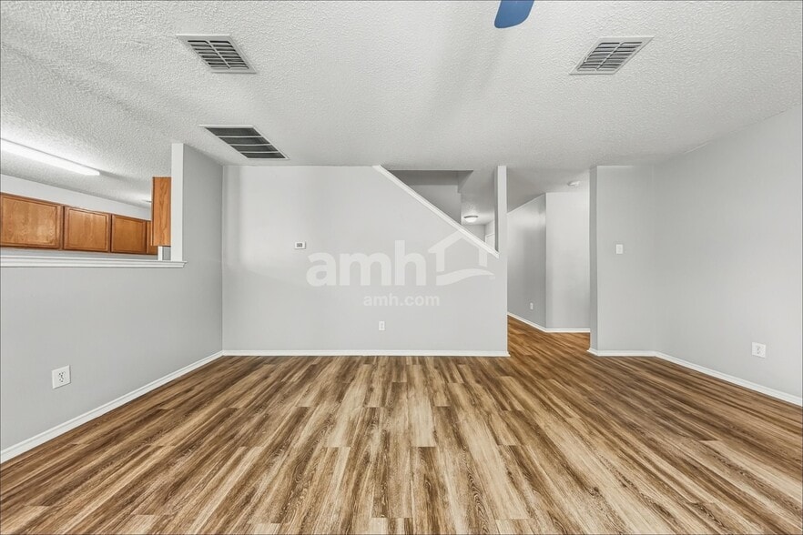 Building Photo - 1313 Cherokee Rose Ln