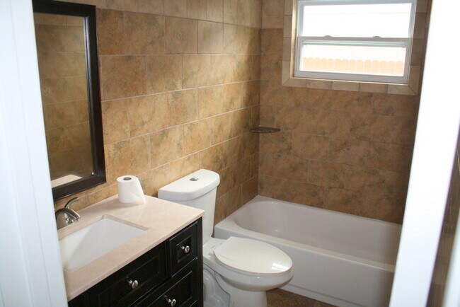 Building Photo - Beautifully Updated 2 bed 2 bath in  Seven Springs