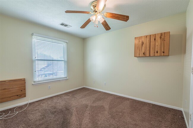 Building Photo - 6630 Bluebottle Ln