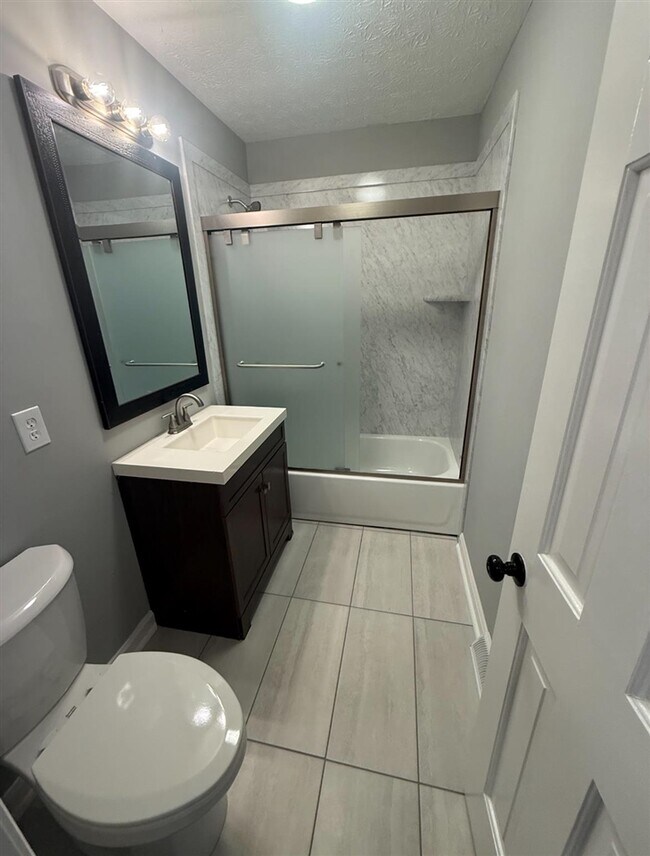 Building Photo - 604 Eastwood St