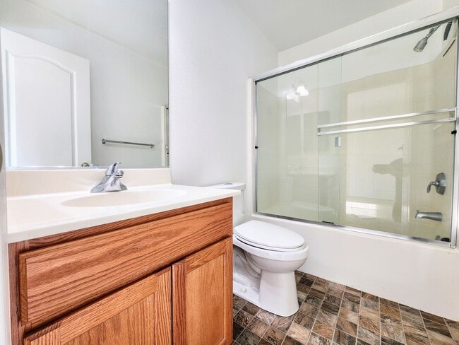 Building Photo - Granny Unit in NW Santa Rosa