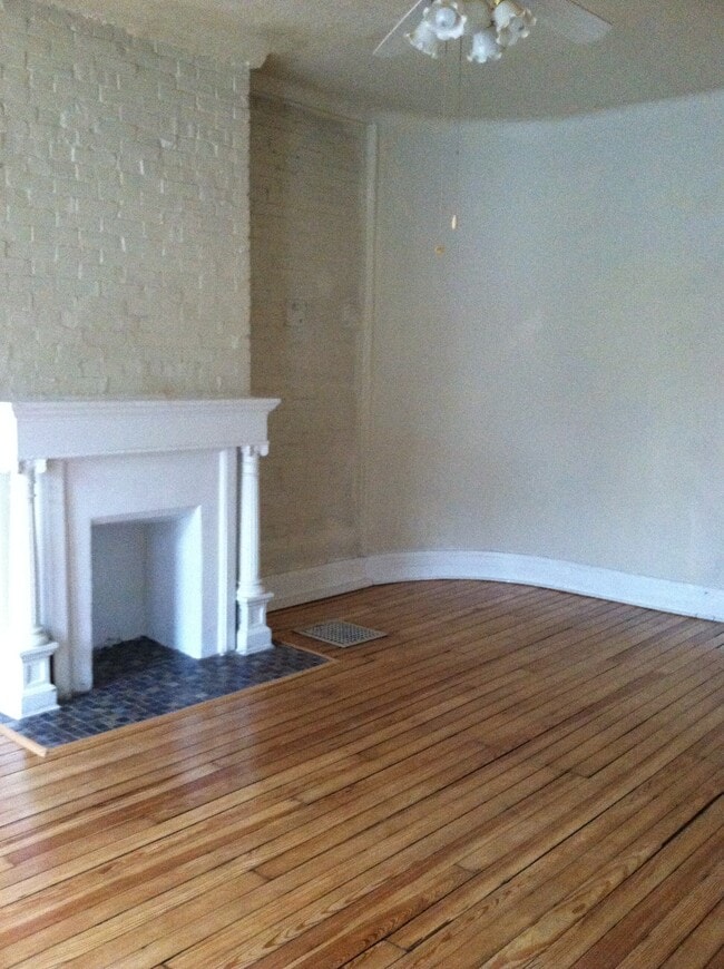 Interior Photo - Stratford 332