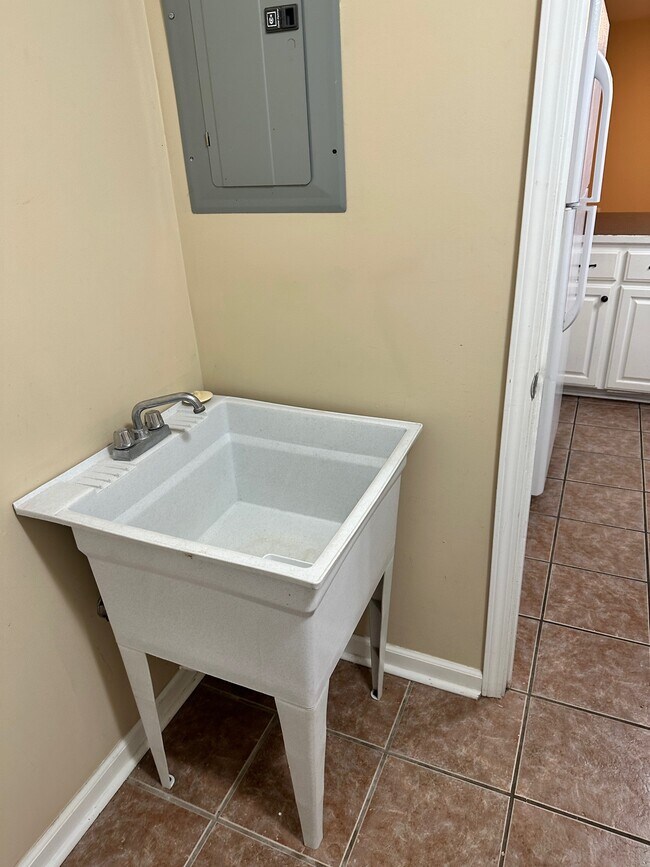 laundry room - 4340 Benoit Ln