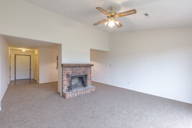 Building Photo - 304 W Quantico St