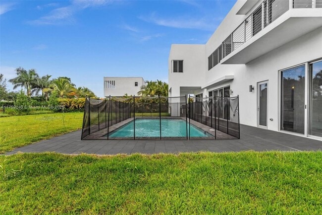 Building Photo - 16644 Botaniko Dr S
