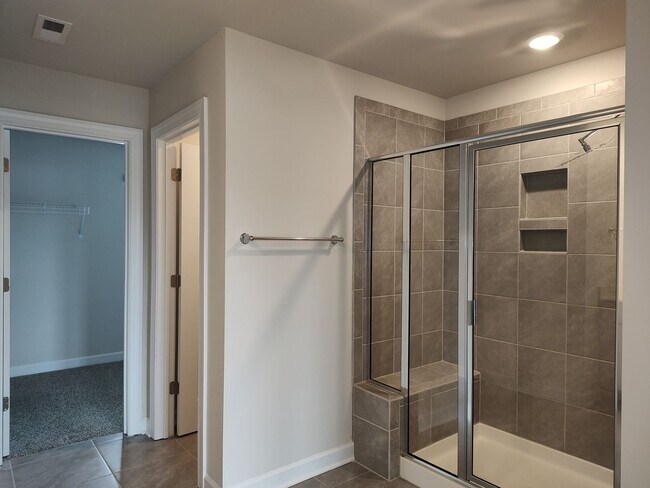 Building Photo - 5 BD/3.5 BA House in Shepherds Landing!