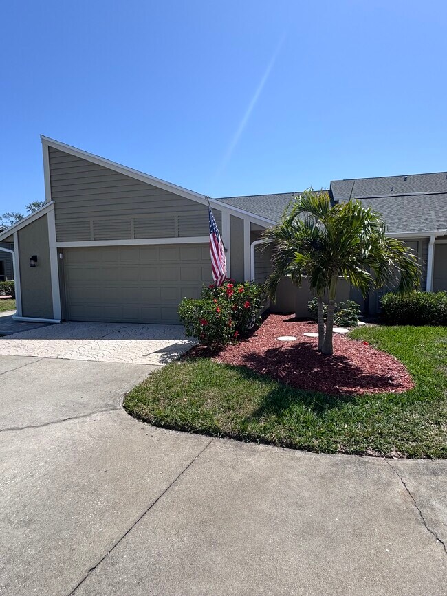 Building Photo - 3509b Avenida Madera