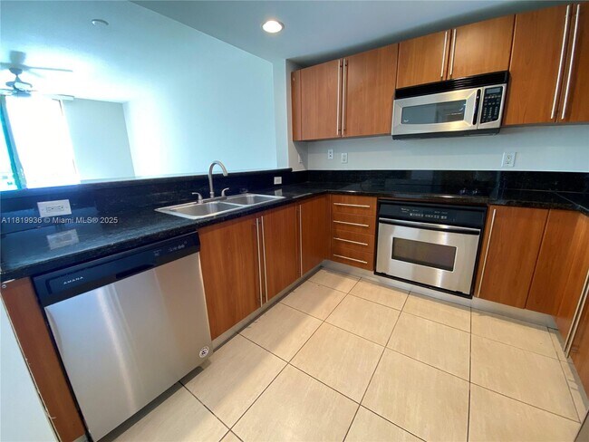 Building Photo - 610 Clematis St