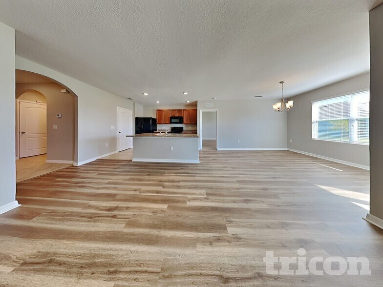 Building Photo - 991 Summer Glen Dr