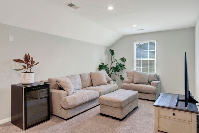 Building Photo - Savannah Quarters!