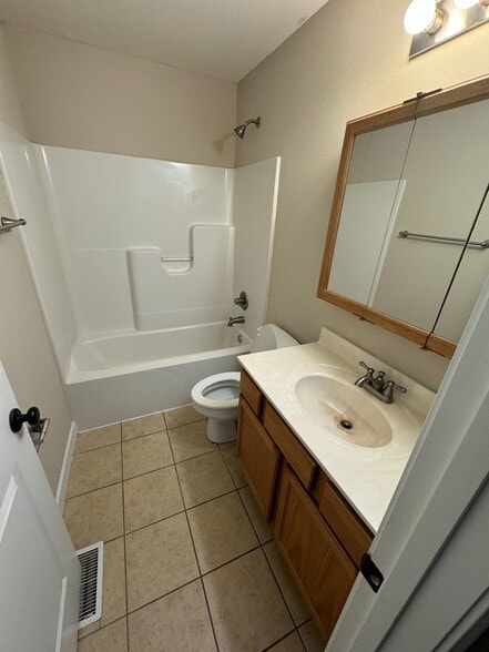 Building Photo - 159 W Division St