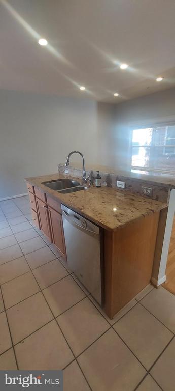 Building Photo - 10210 Sherman Heights Pl