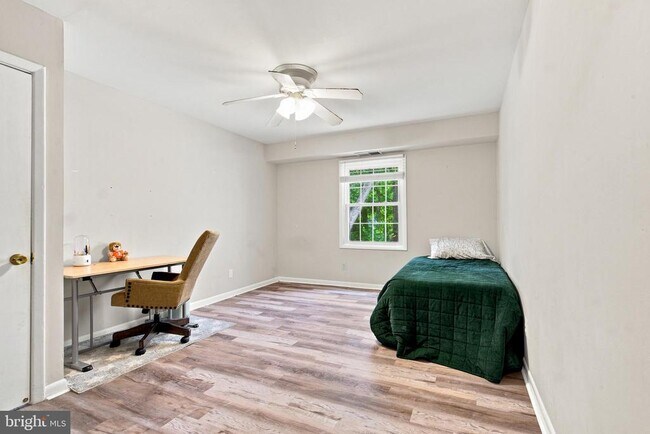 Building Photo - 3814 Lyndhurst Dr