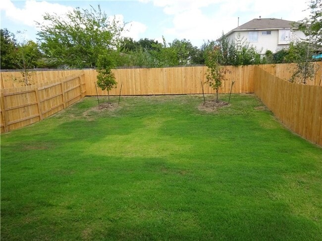 Building Photo - Classic 3 Bedroom 3 Bath Home With Generou...