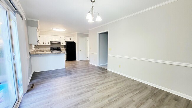 Building Photo - 830 Larch Way