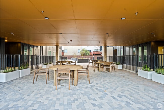 Capitol Flats - Landscaped Courtyard and grill - Capitol Flats