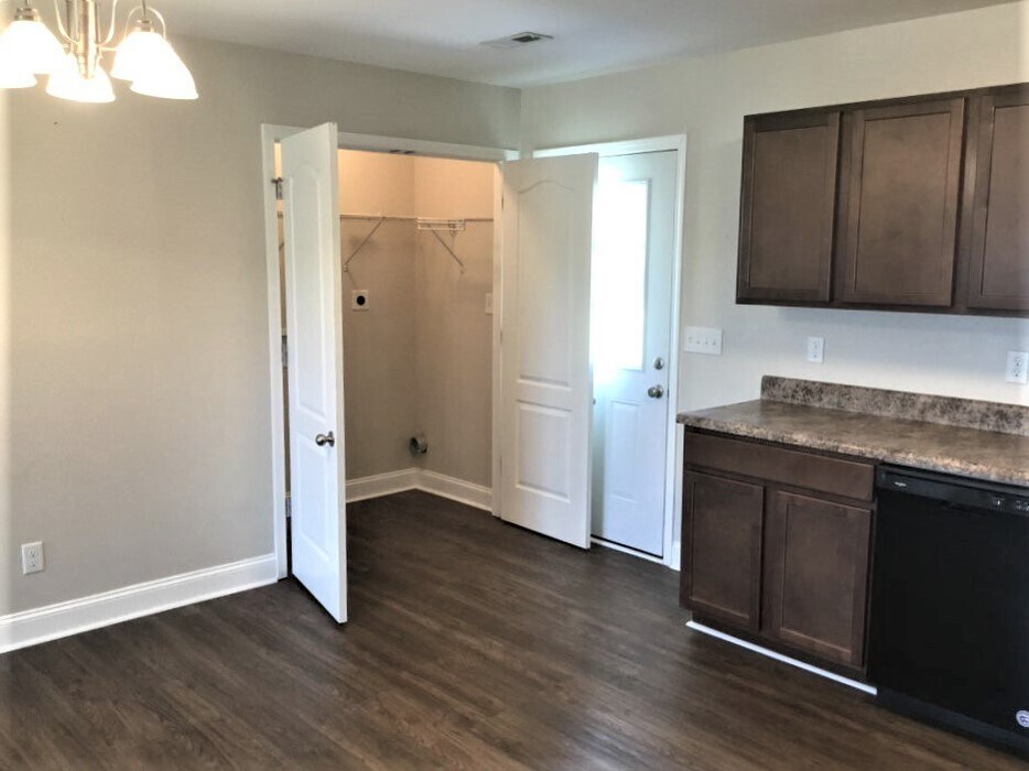 Building Photo - 6515 Mission Springs Ln