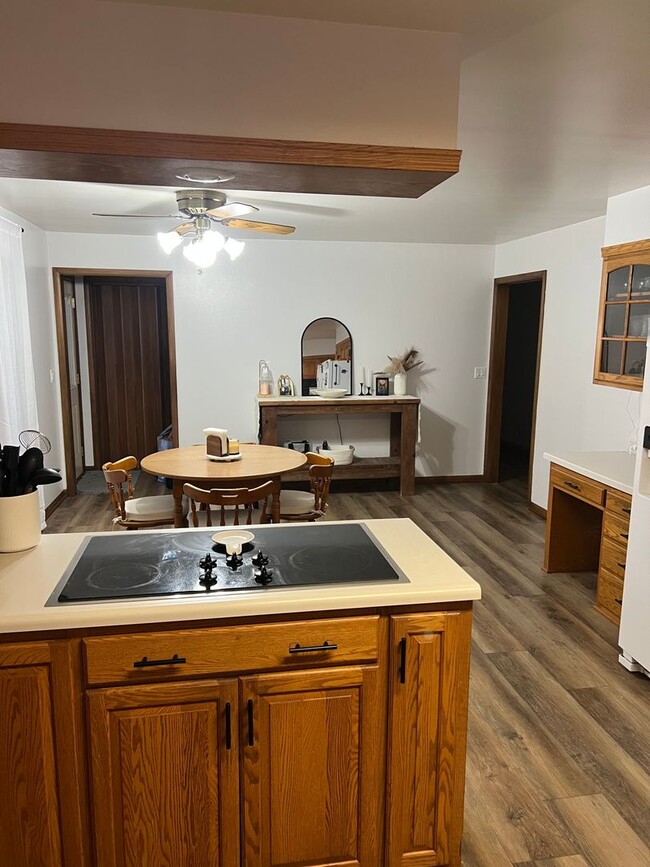Building Photo - Rent; 3 bed acreage property